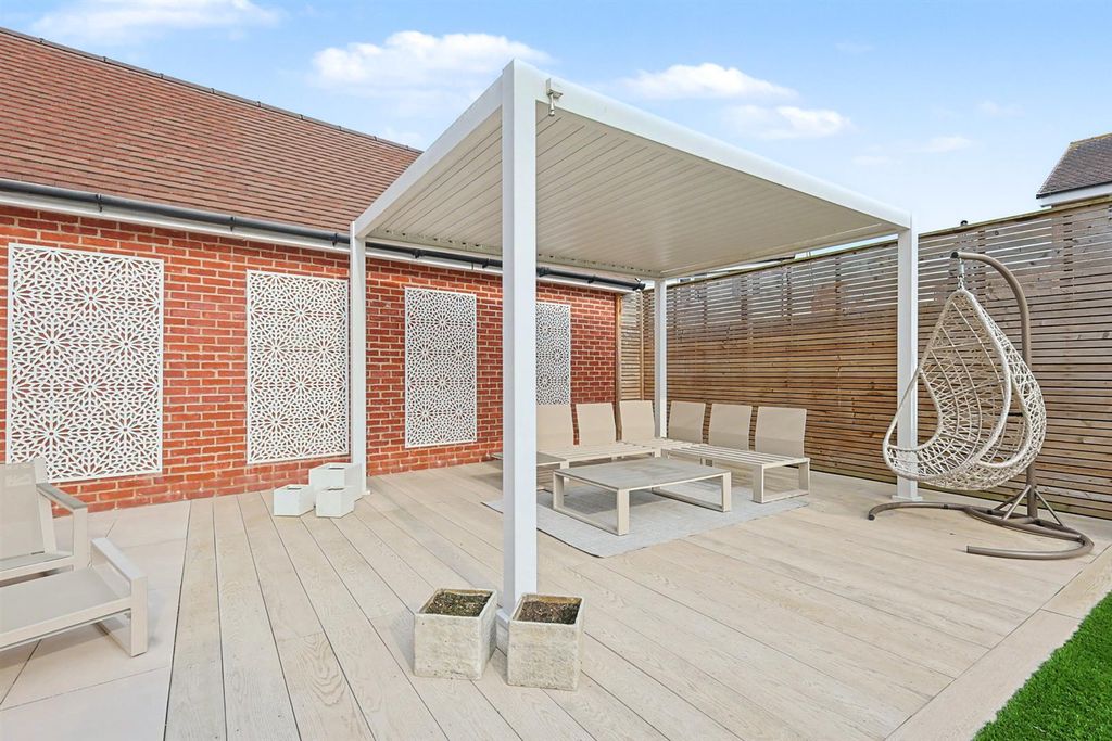 Additional image 21 of 5 bed detached house for saleElizabeth Gardens, Rochford SS4
