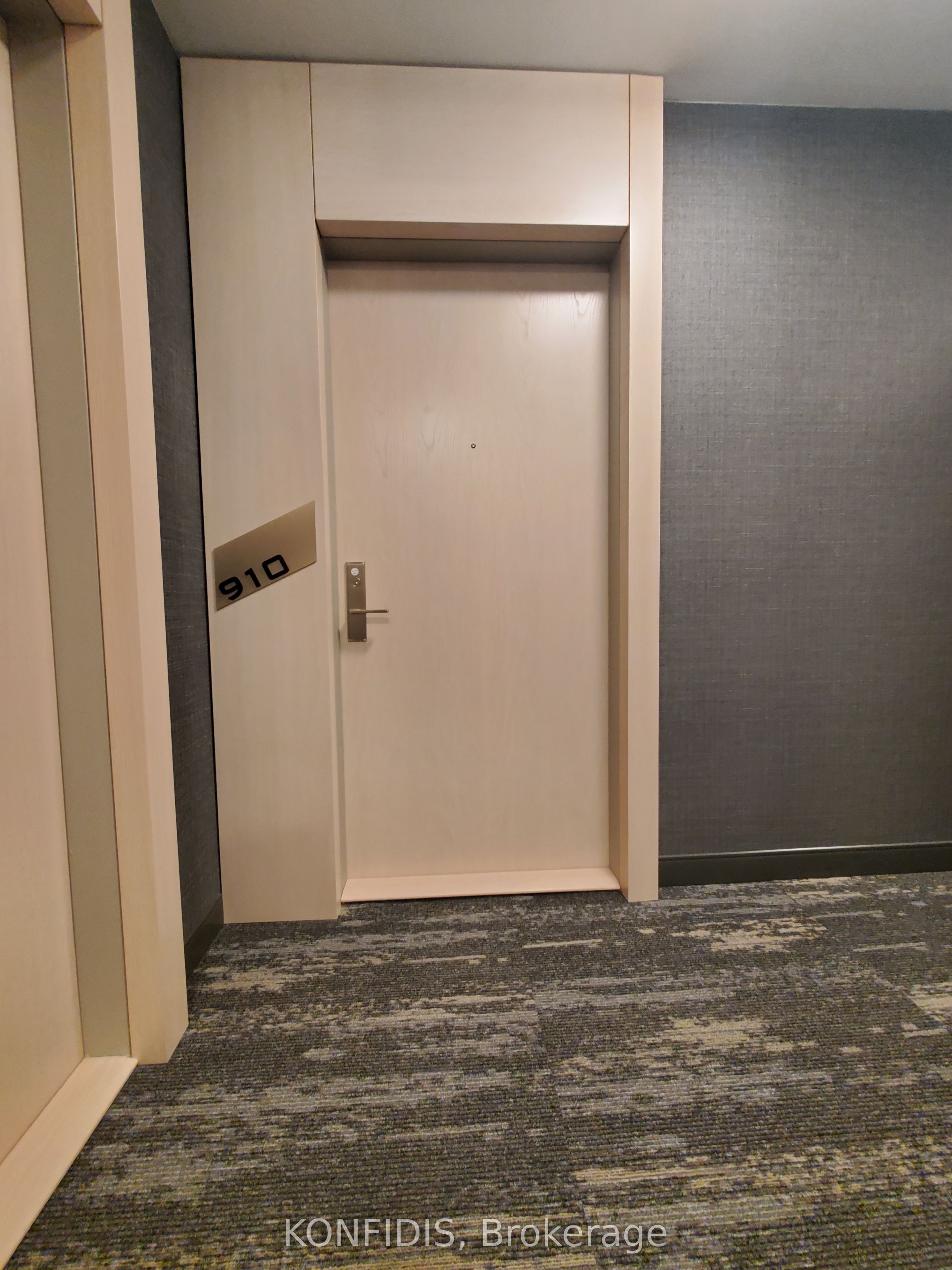 910-77 Mutual Street, Toronto, ON, M5B 0B9 photo 3