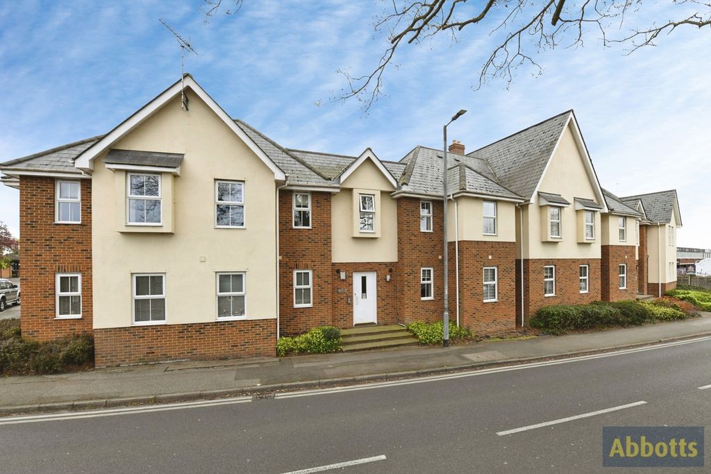 2 bed flat for saleWeir Gardens, Rayleigh, Essex SS6