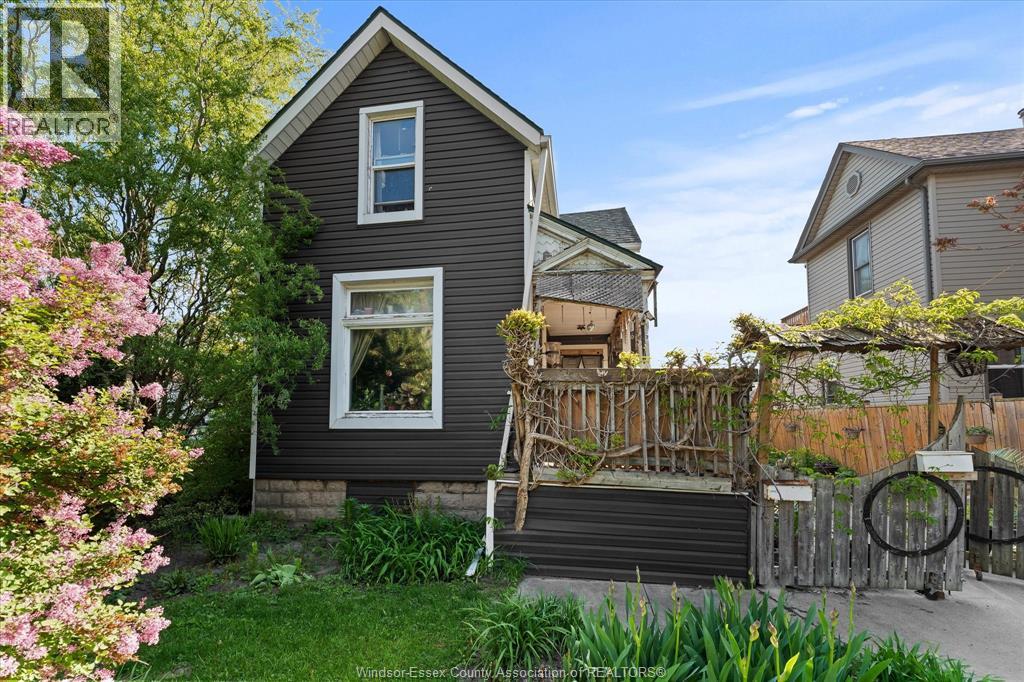 552 Parent , Windsor, ON, N9A3J8