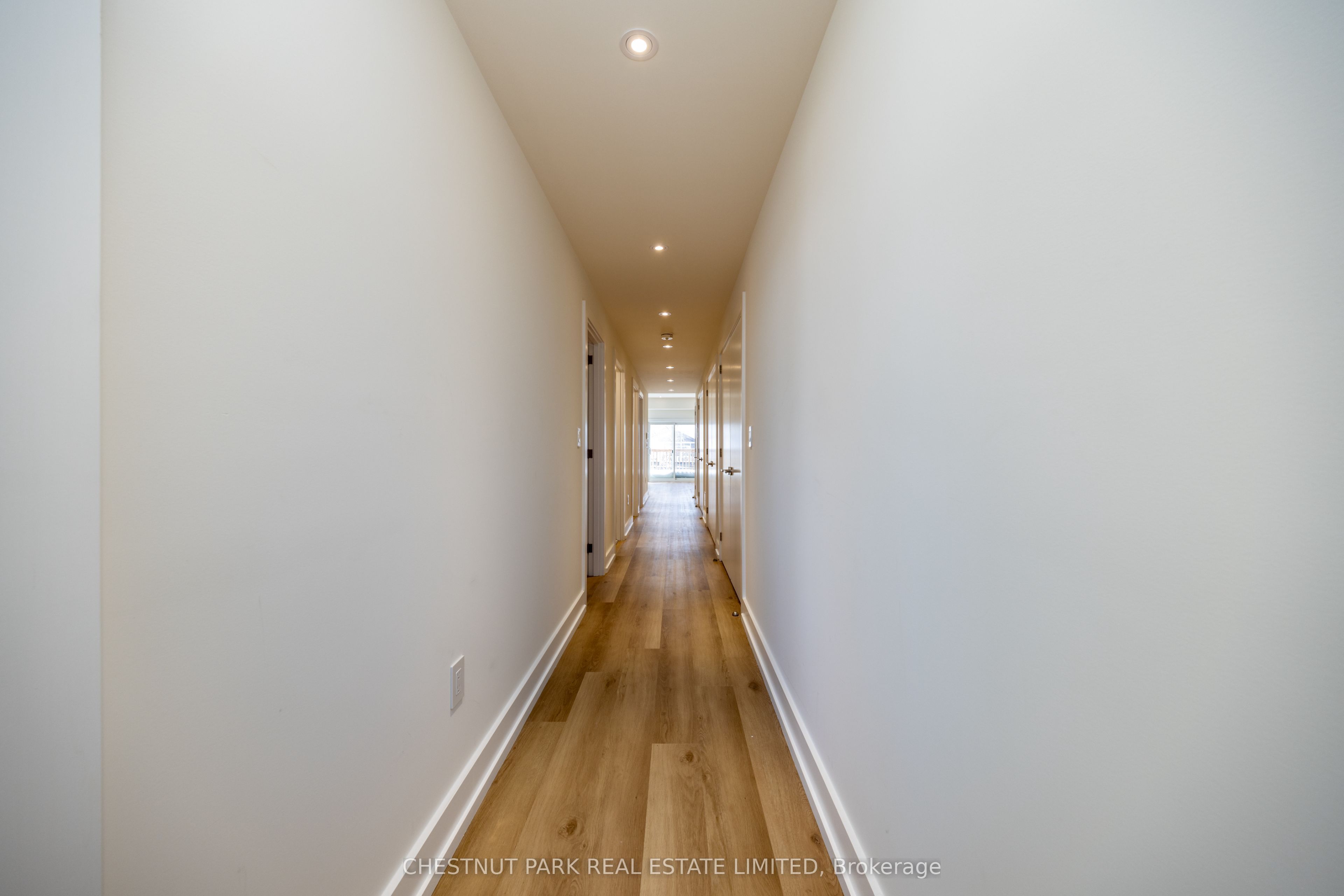 B-29 Hatherley Road, Toronto, ON, M6E 1V8 photo 2