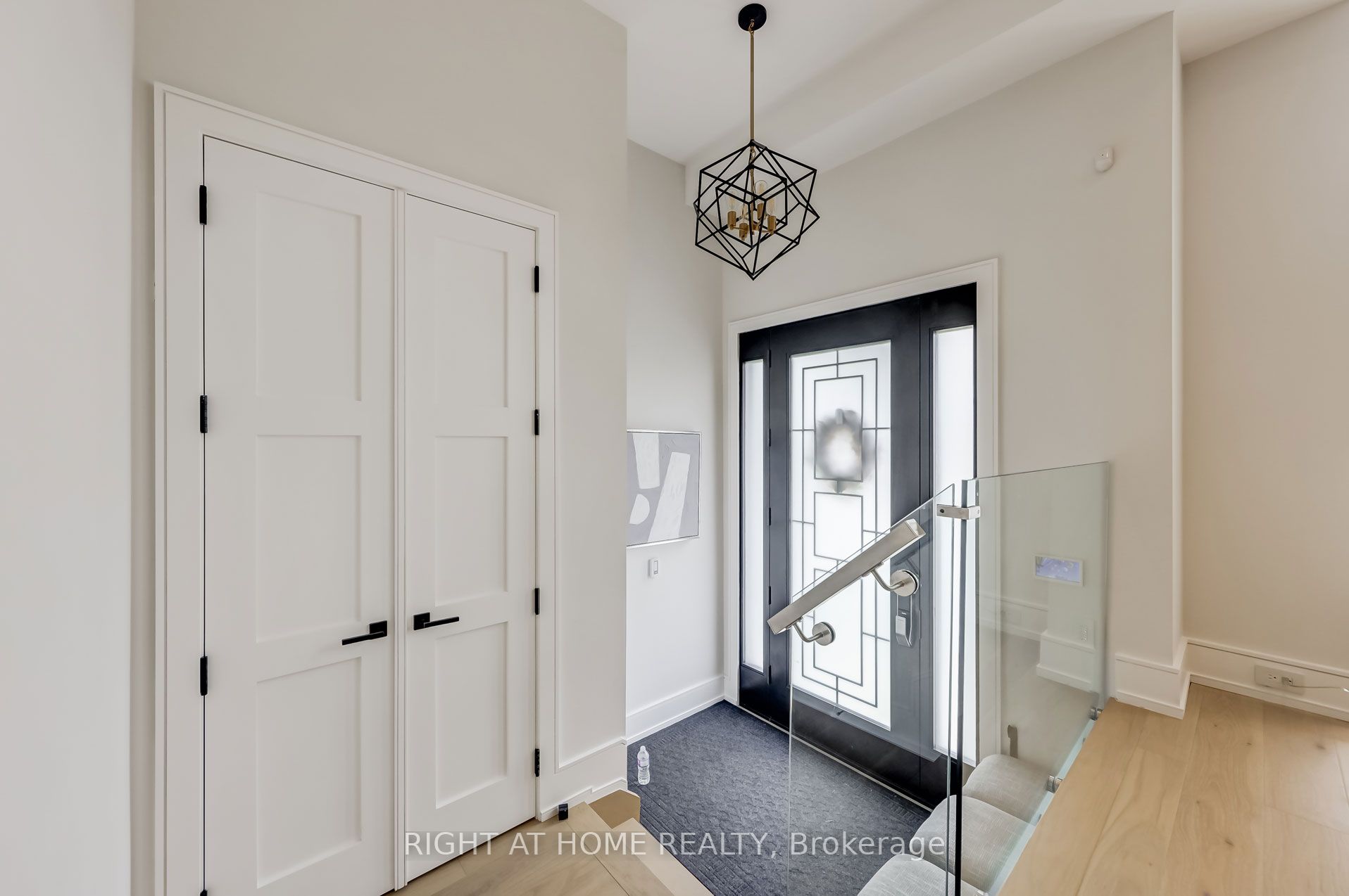 102 Parklea Drive, Toronto, ON, M4G 2J8 photo 4