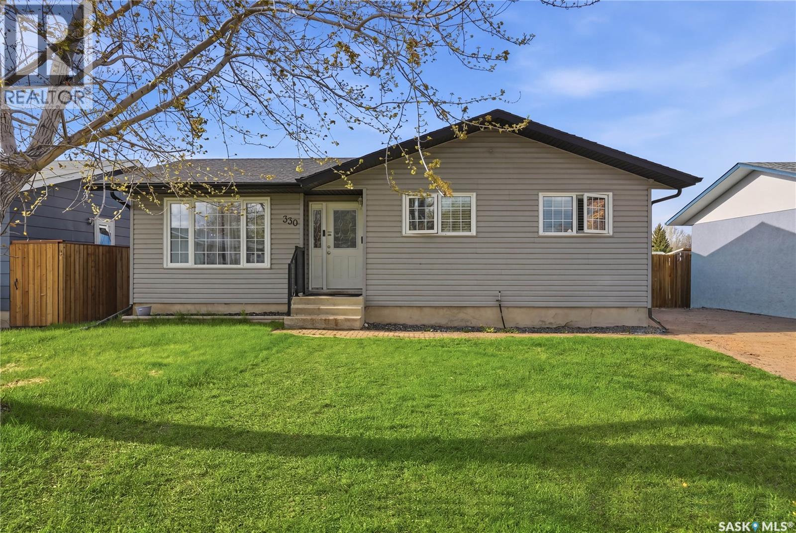 330 Devonshire Crescent, Saskatoon, SK, S7L5V8