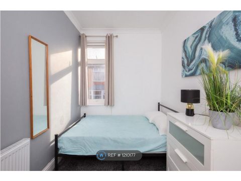 Douglas Street, Salford M7, Room to rent