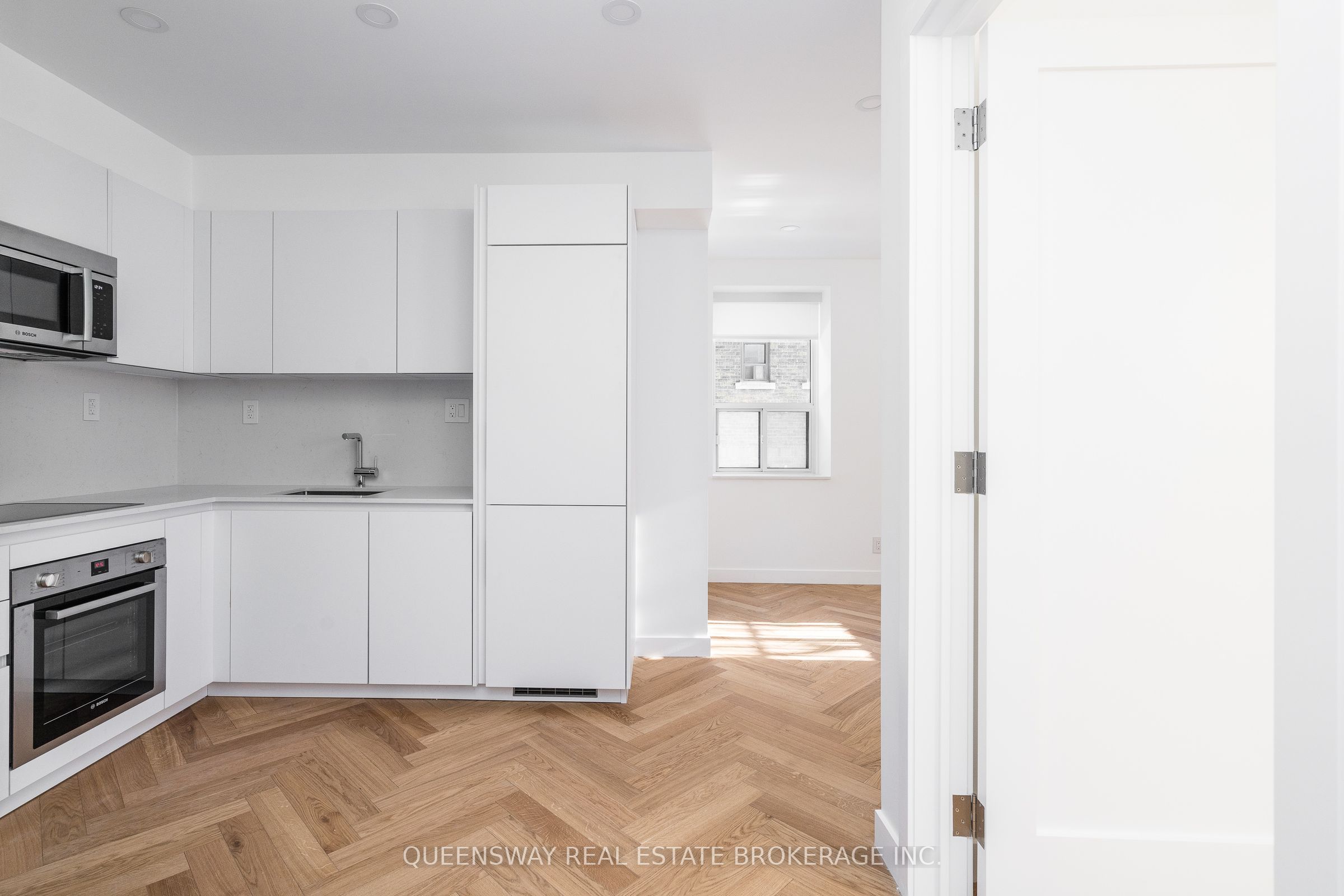 102-110 Wellesley Street E, Toronto, ON, M4Y 1J1