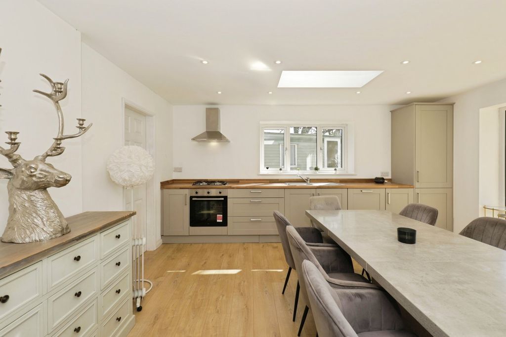 2 bed detached bungalow for saleThorpe Chase, Ripon HG4 photo 2