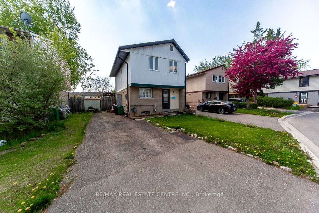 12 Greenhills Square, Brampton, ON, L6S 2J4 photo 2