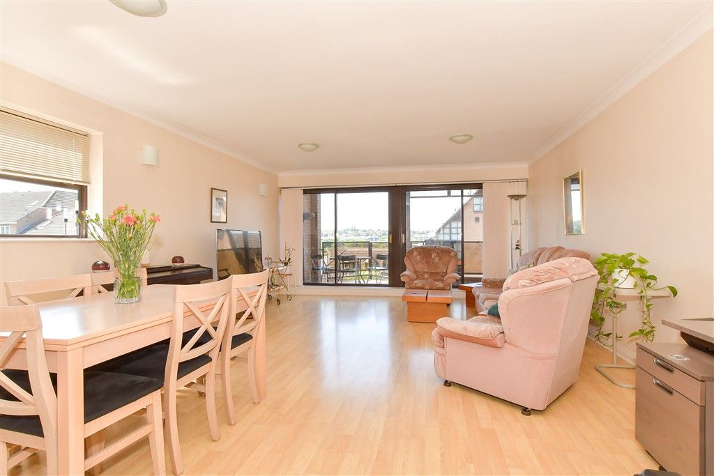 Additional image 3 of 2 bed flat for saleEsplanade, Esplanade, Rochester, Kent ME1