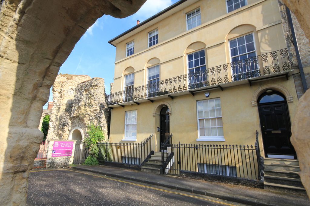 2 bed flat for saleAbbots Walk, Reading, Berkshire RG1