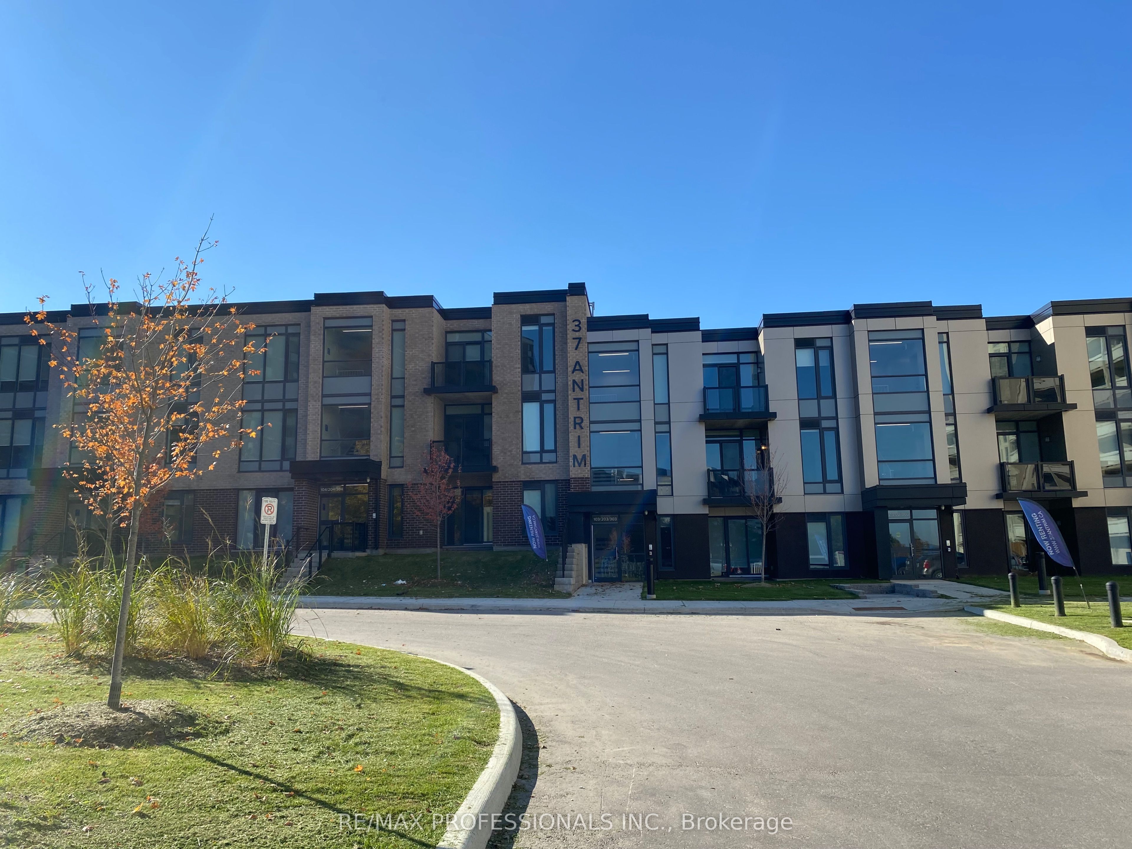 207-37 Antrim Crescent, Toronto, ON, M1P 0E8