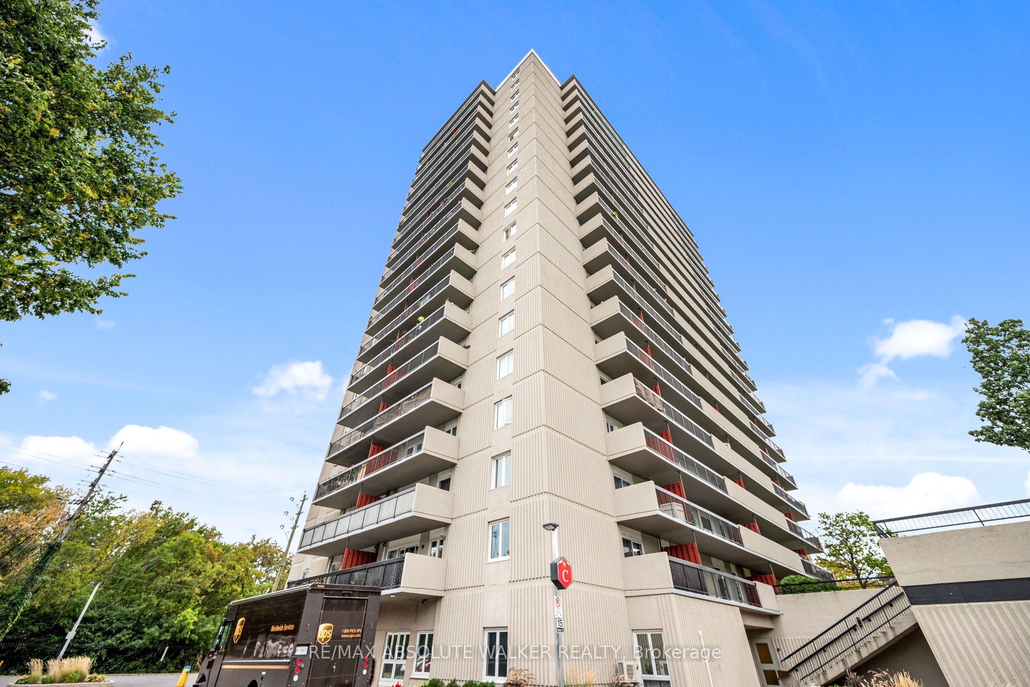 1604-158C Mcarthur Avenue, Ottawa, ON, K1L 8E7