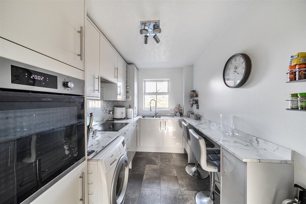 Additional image 2 of 2 bed flat for saleSalters Close, Rickmansworth WD3