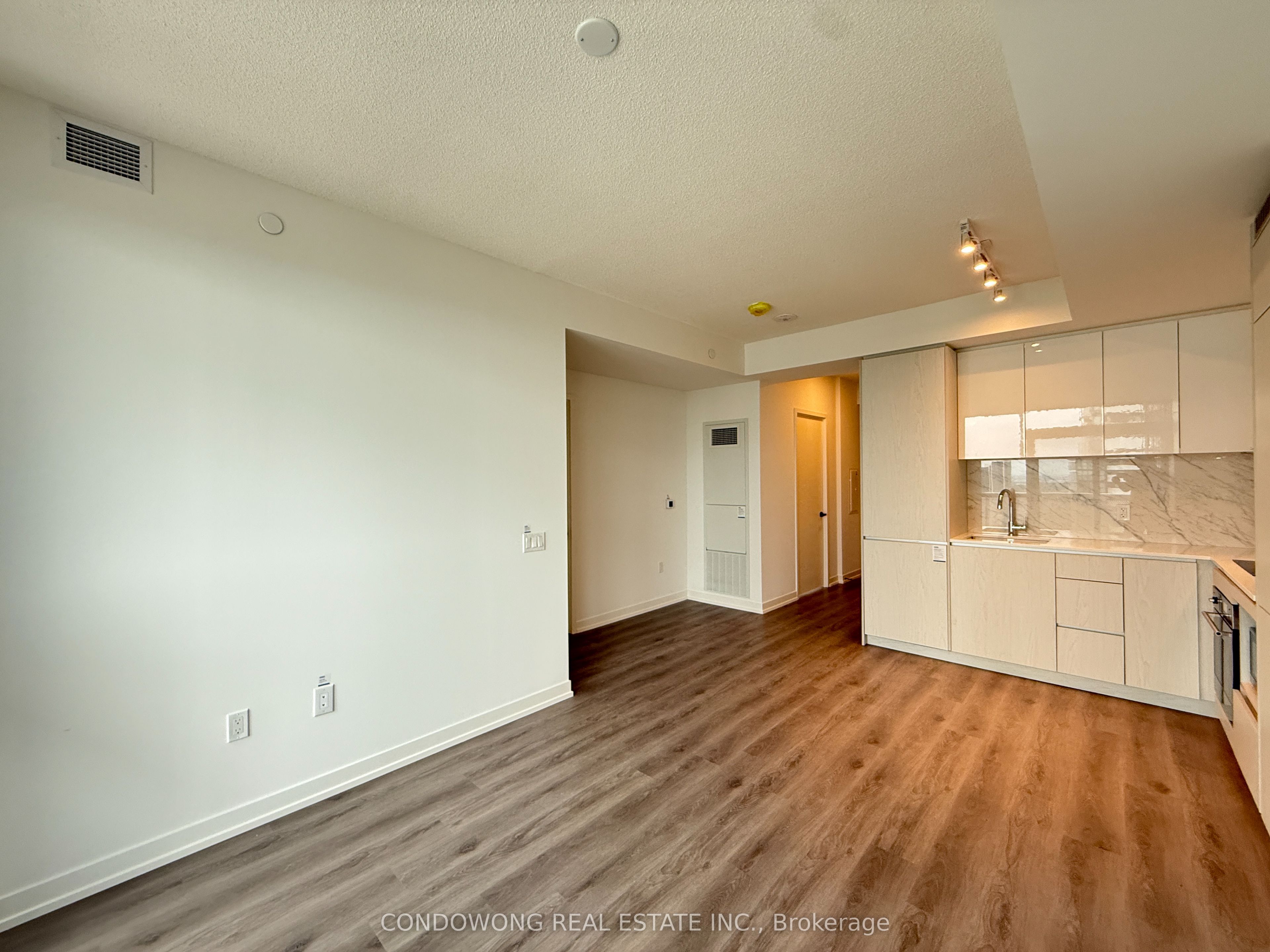 2603-28 Interchange Way, Vaughan, ON, M5V 3W2 photo 4