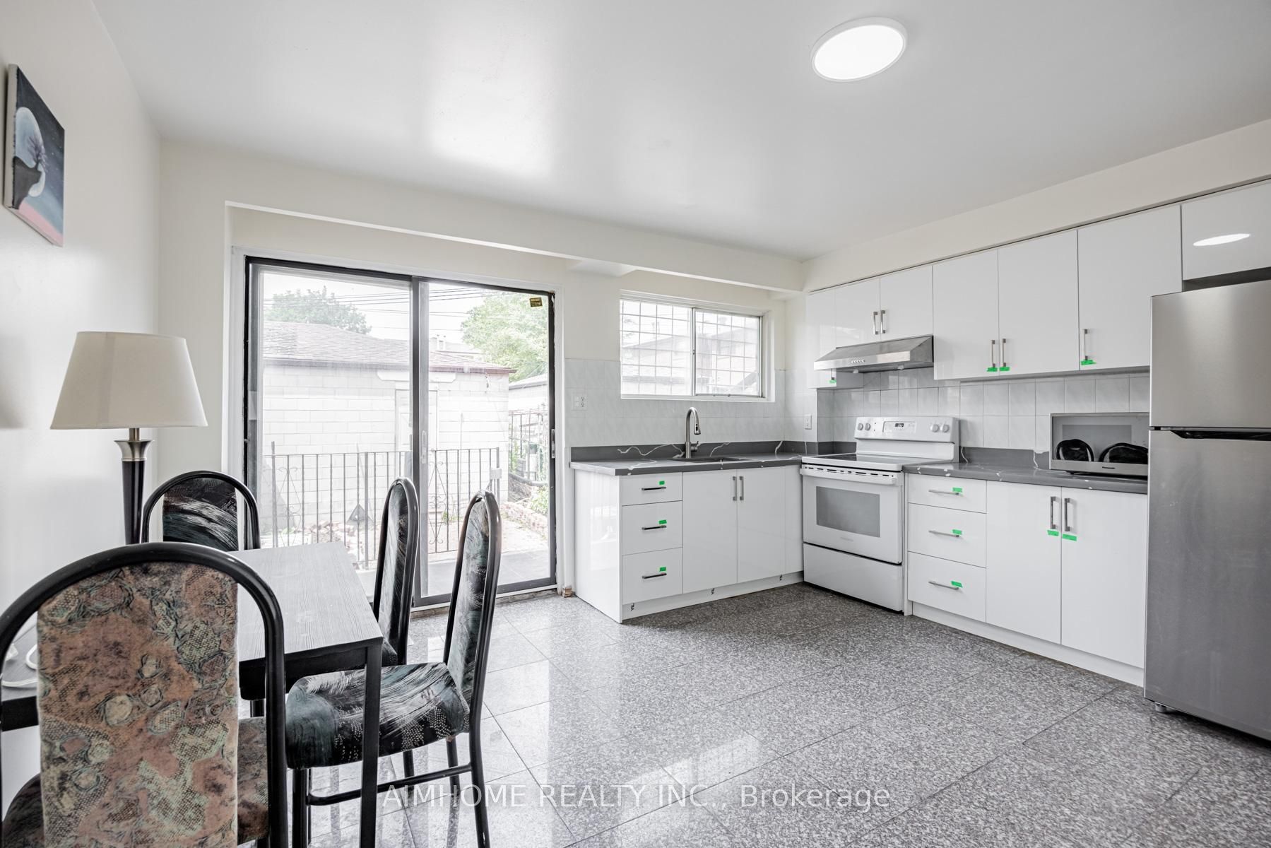2A-144 Wolseley Street, Toronto, ON, M6J 3R4