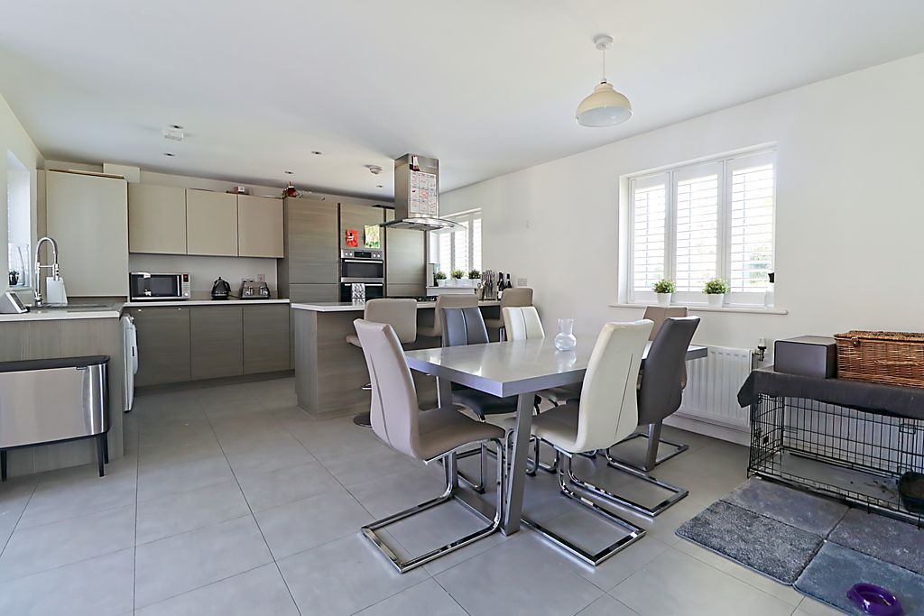 Additional image 11 of 4 bed detached house for saleEdmund Close, Rochford SS4