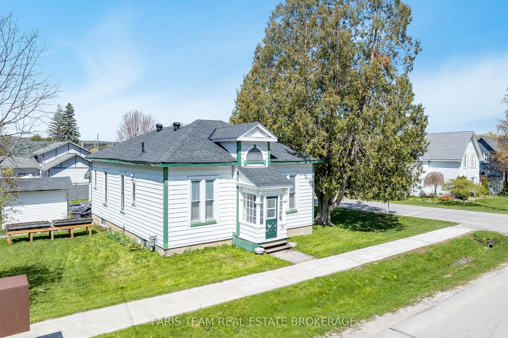 16 Peel Street, Penetanguishene, ON, L9M 1A6