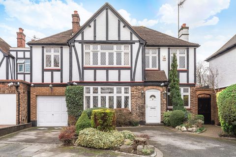 Oakleigh Gardens, Edgware, Greater London. HA8
