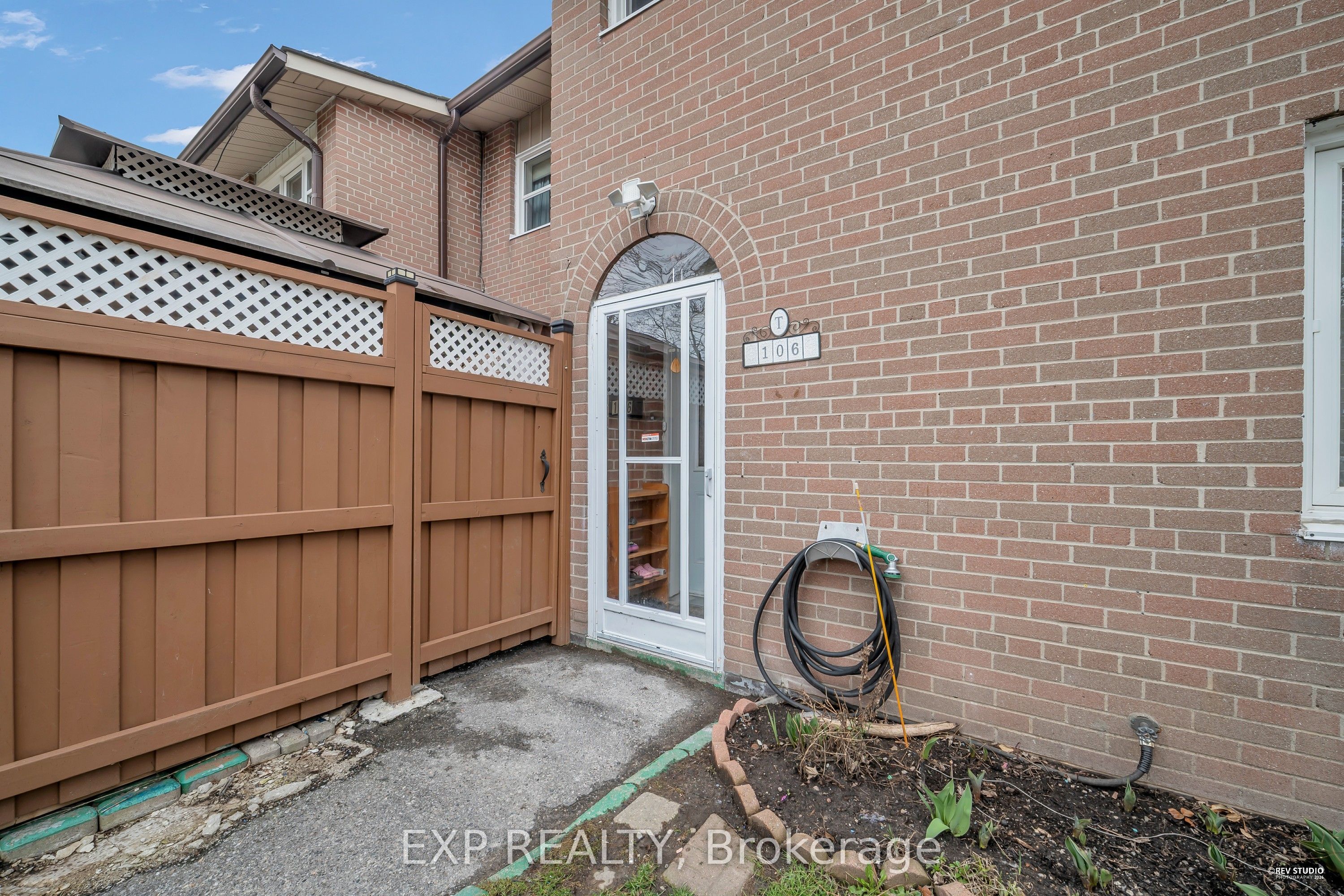 106-16 London Green Court, Toronto, ON, M3N 1K2 photo 2