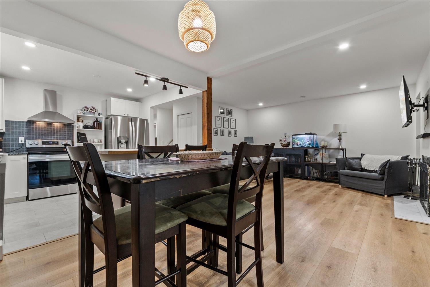 8542 Mccutcheon Avenue, Chilliwack, BC, V2P 7K7 photo 5