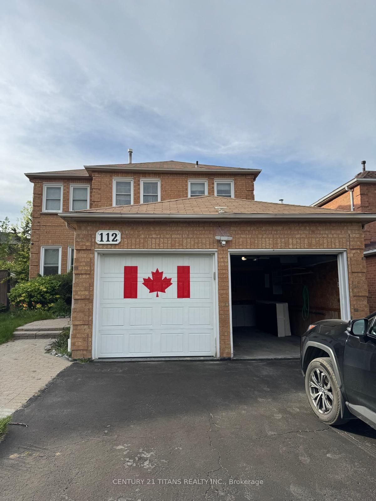 112 Fernbank Place, Whitby, ON, L1R 1T2