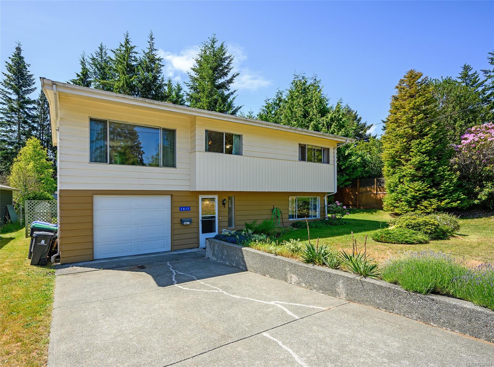 1617 Robb Avenue, Comox, BC, V9M 2Y3
