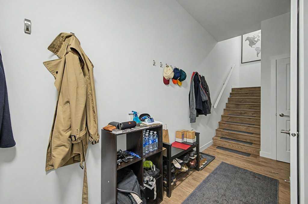 140 Sovereign Common SW, Calgary, AB, T3C 1K2 photo 2
