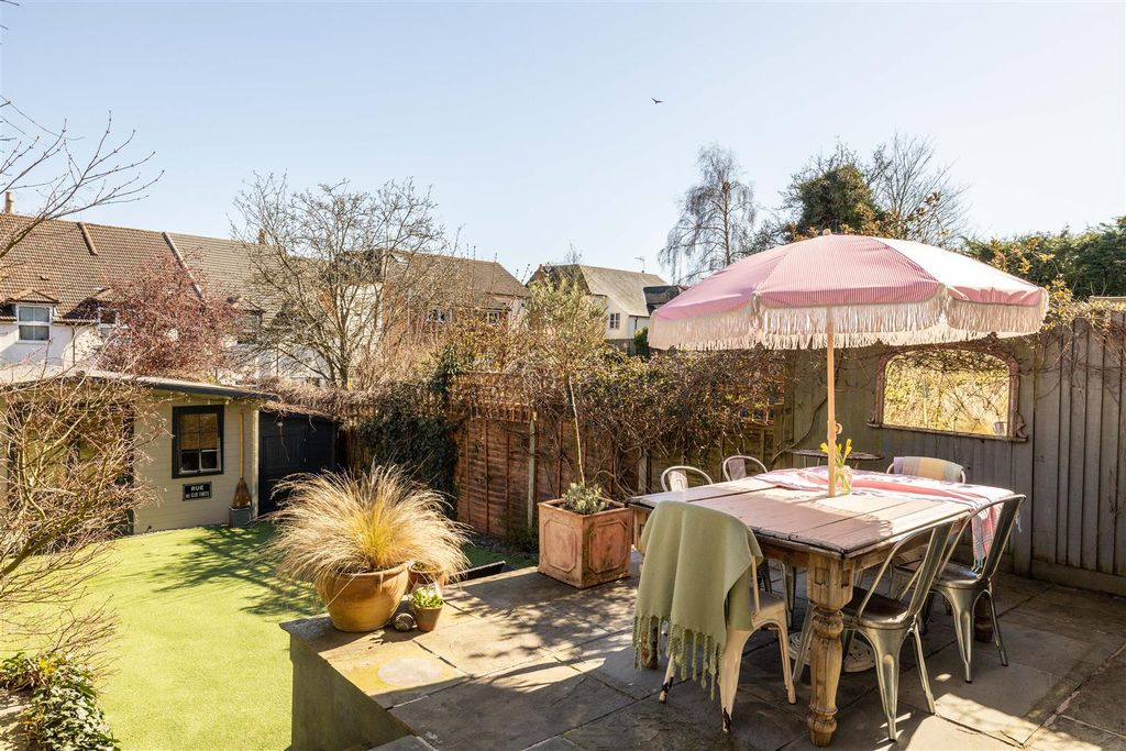 Additional image 13 of 4 bed semi-detached house for saleEarlswood Road, Redhill RH1