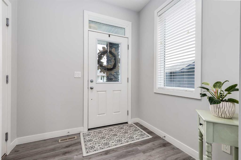 565 Midtown Street SW, Airdrie, AB, T4B 4E2 photo 2