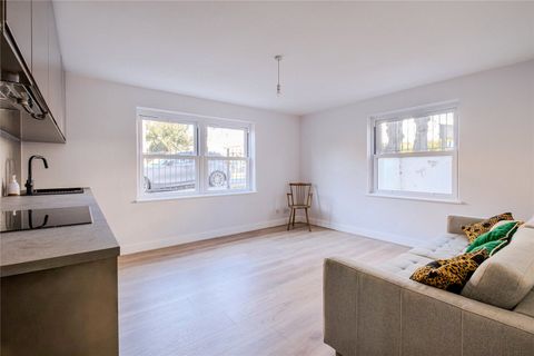 Leigham Avenue, London SW16