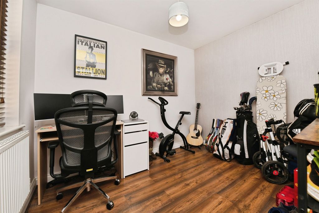 Additional image 13 of 2 bed flat for saleWeir Gardens, Rayleigh SS6