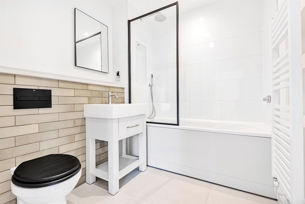 Additional image 10 of 2 bed flat for saleCarraway Street, Reading RG1