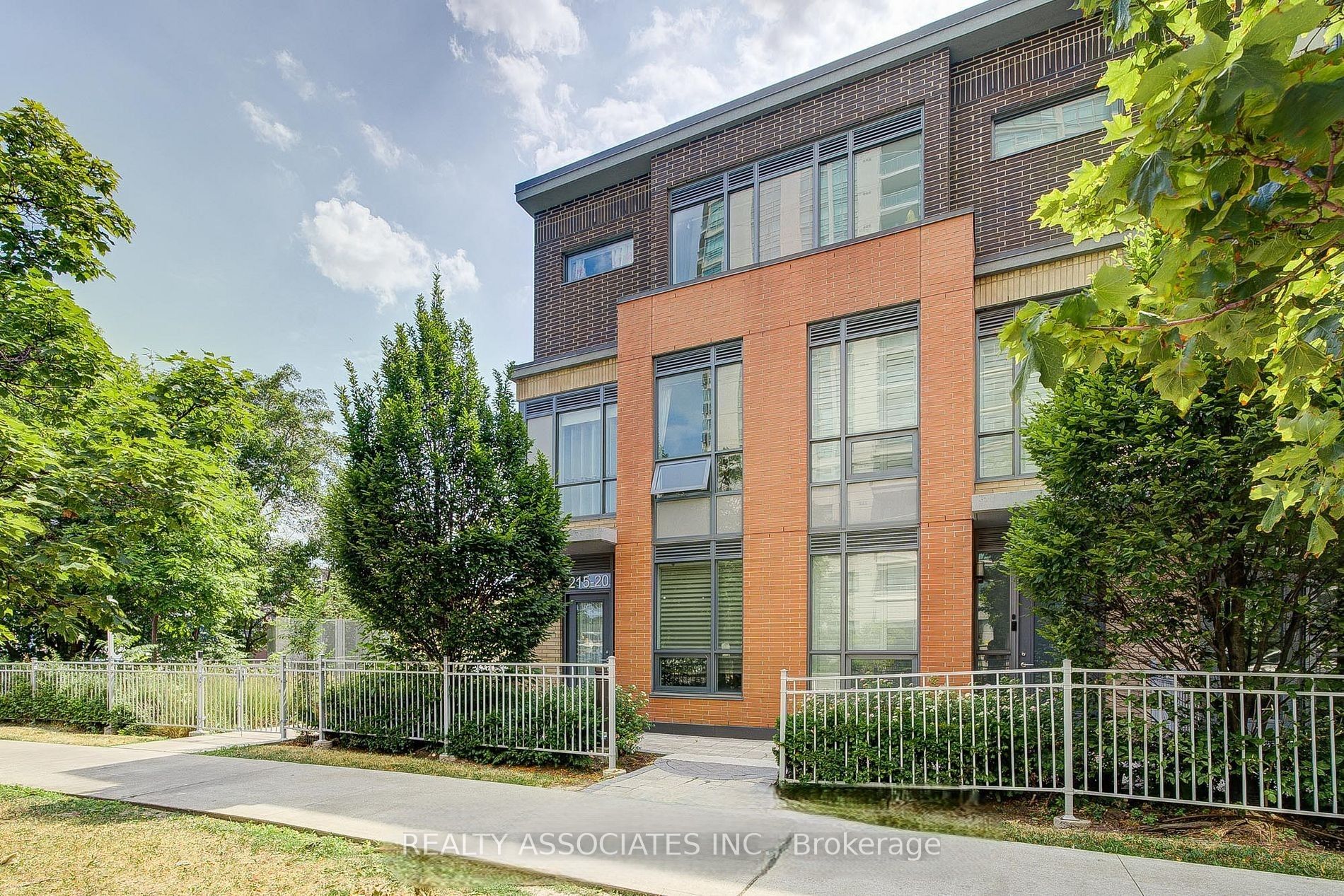 Th19-215 Bonis Avenue, Toronto, ON, M1T 3W6
