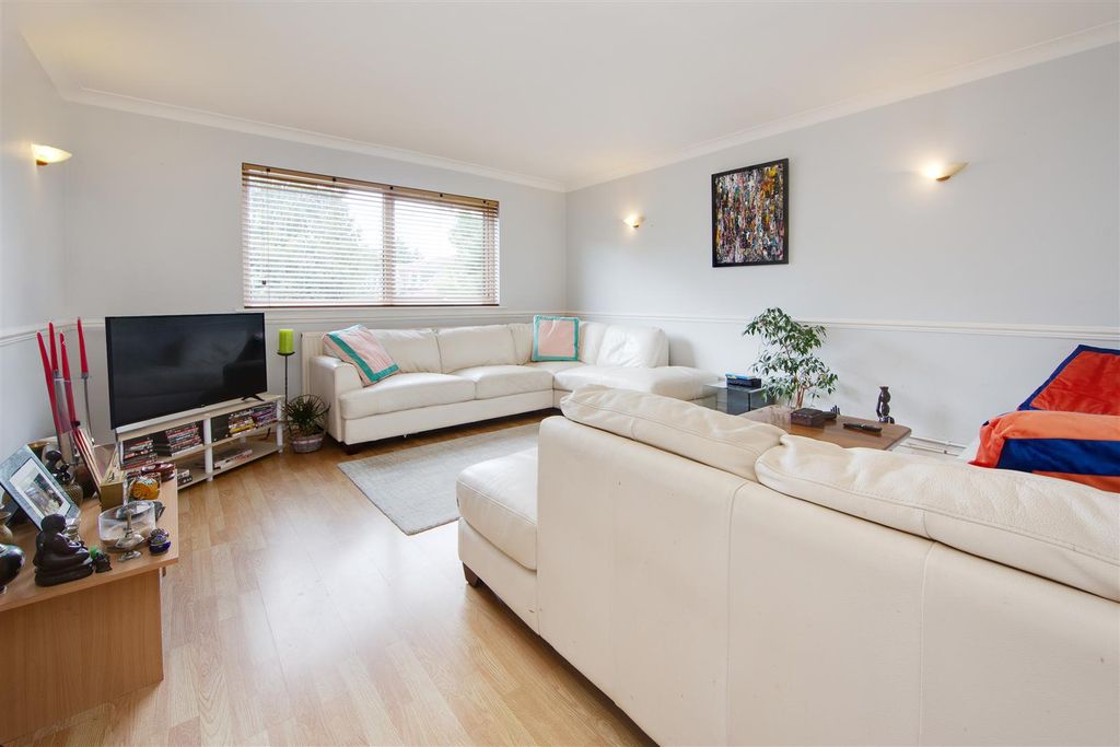 1 bed flat for saleBrook Court, Watling Street, Radlett WD7