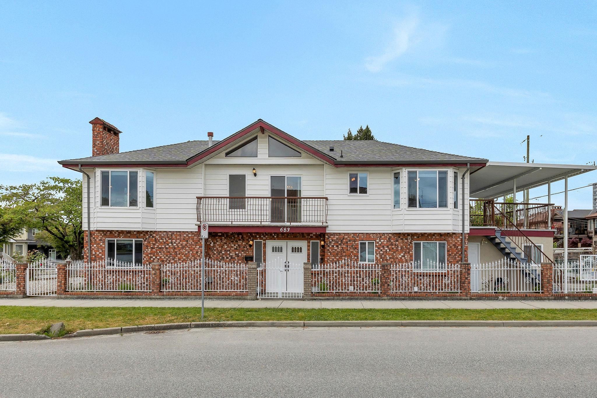 683 Gilmore Avenue, Burnaby, BC, V5C 5W6