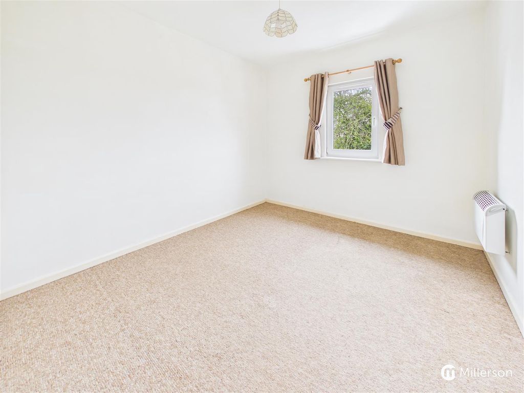 Additional image 4 of 1 bed flat for saleTreleigh Avenue, Redruth TR15