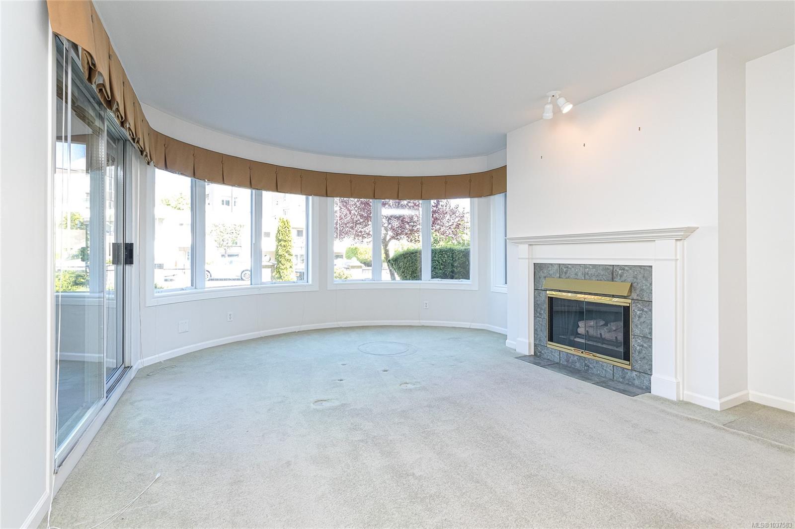 109-50 Songhees Road, Victoria, BC, V9A 7J4 photo 2
