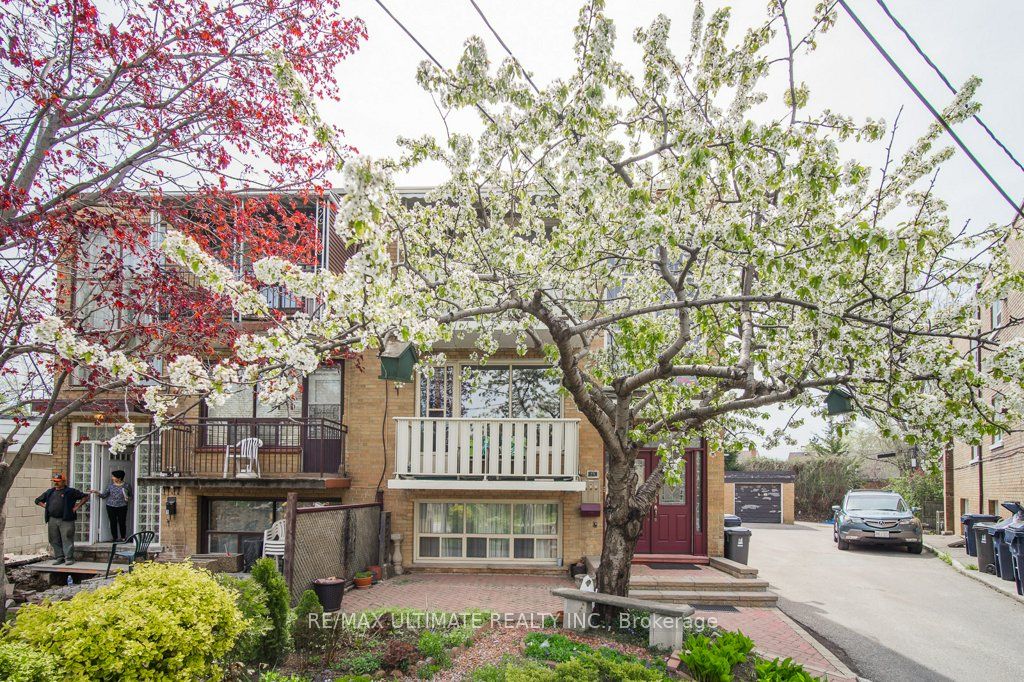 #2-23 Elway Court, Toronto, ON, M6B 2N7
