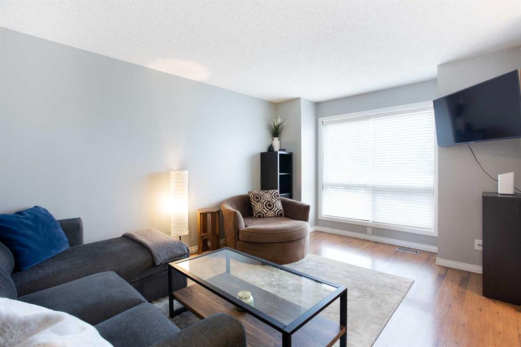 10 Deerfield Green SE, Calgary, AB, T2J7B8 photo 4