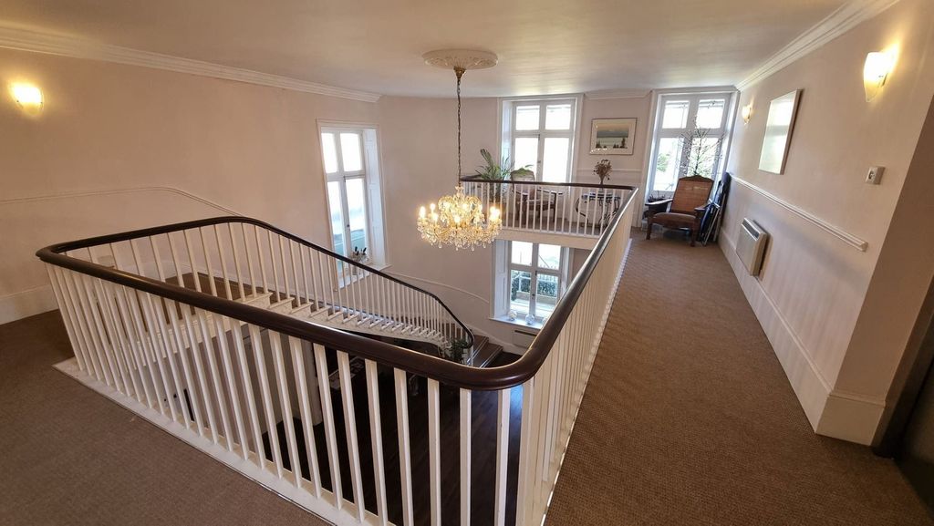 2 bed flat for salePegwell Road, Ramsgate CT11 photo 4