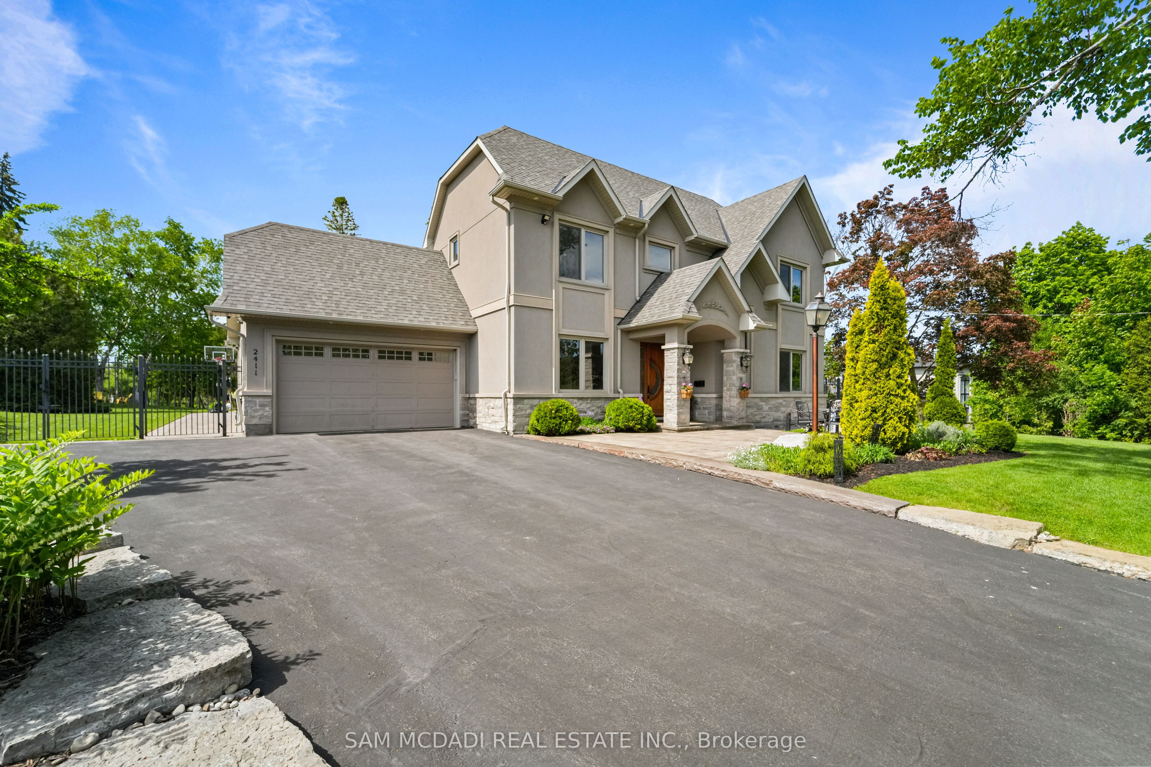 Additional image 2 of 2411 Thorn Lodge Drive, Mississauga, ON, L5K 1K8