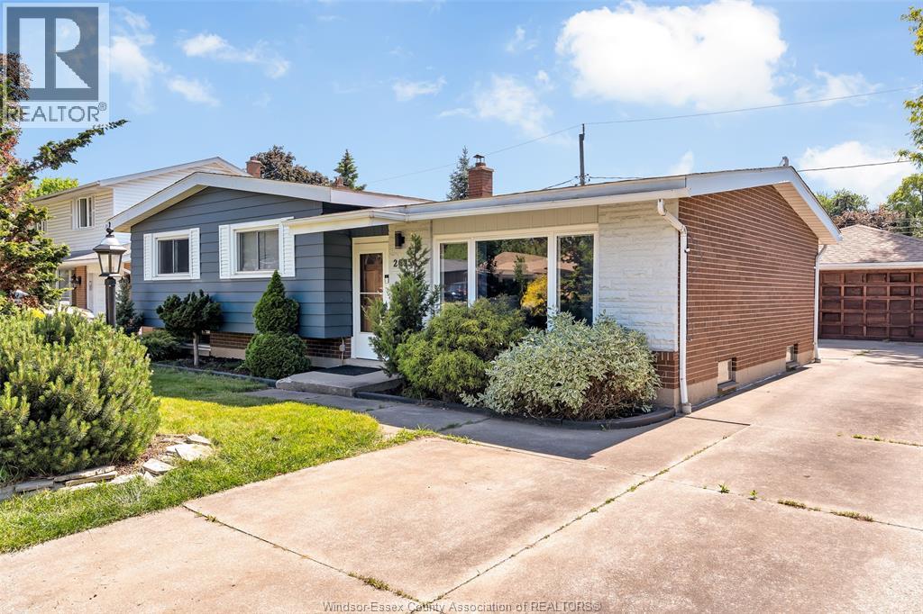 2695 Sierra Drive, Windsor, ON, N9E2Y9 photo 2