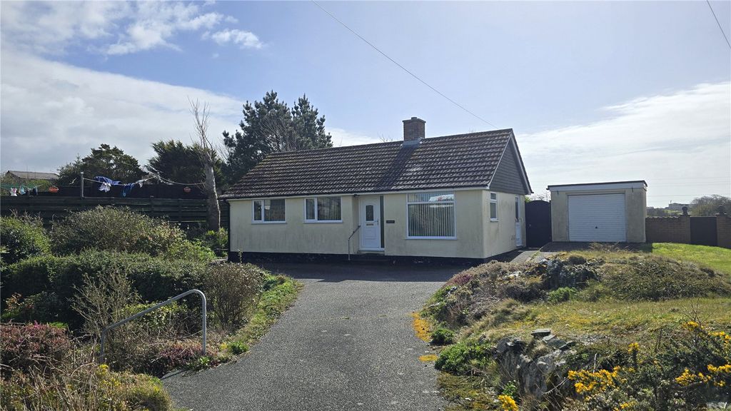 3 bed bungalow for saleCaergeiliog, Caergybi, Caergeiliog, Holyhead LL65