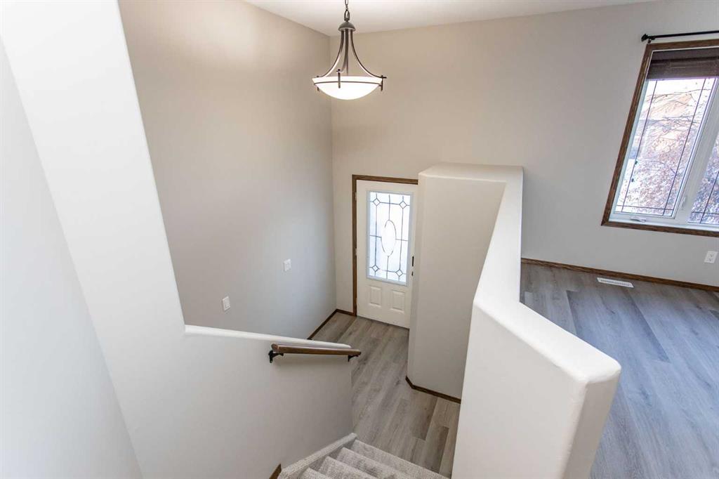 92 Iron Wolf Boulevard, Lacombe, AB, T4L 0C7 photo 2