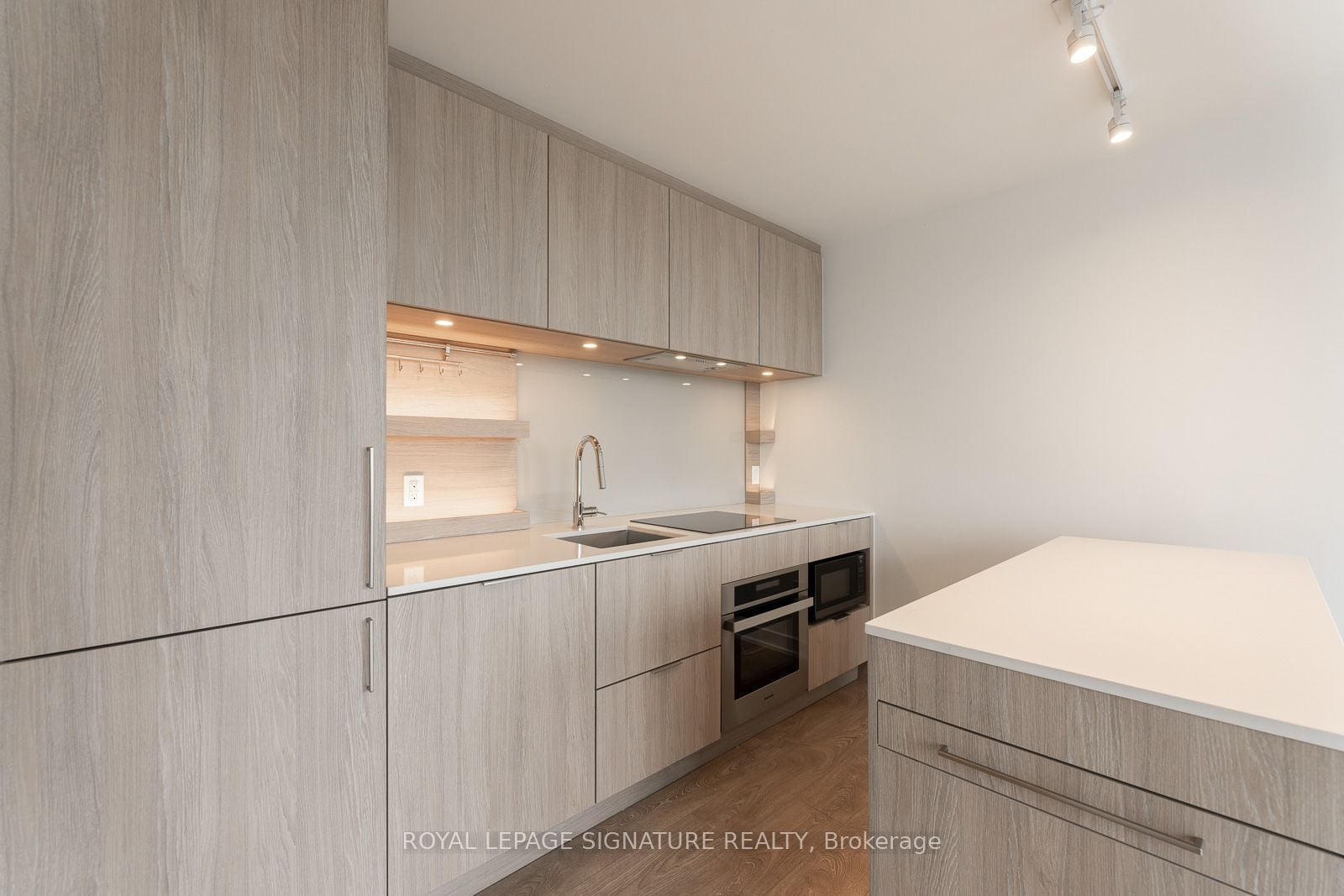 916-28 Ann Street, Mississauga, ON, L5G 0E1