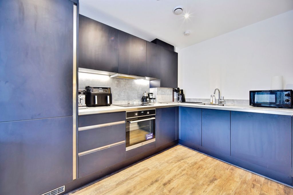 Additional image 6 of 2 bed flat for sale2 Glenway Road, Rochester ME1