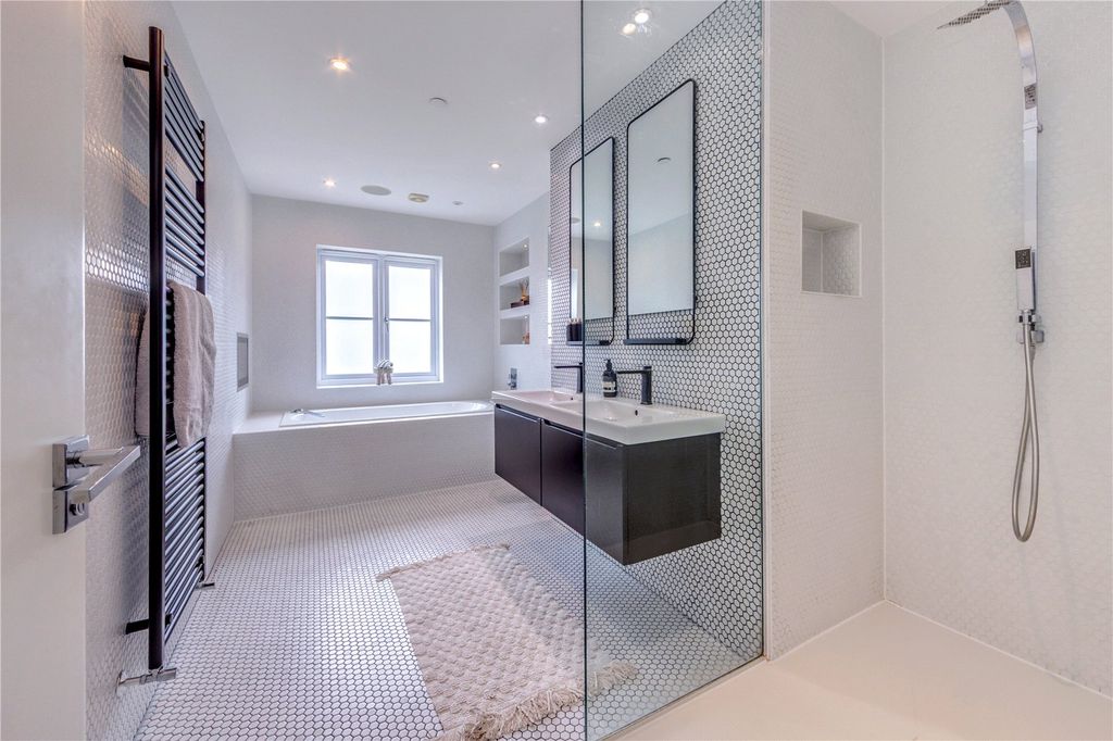 Additional image 22 of 6 bed detached house for saleViburnum Gate, Radlett, Hertfordshire WD7