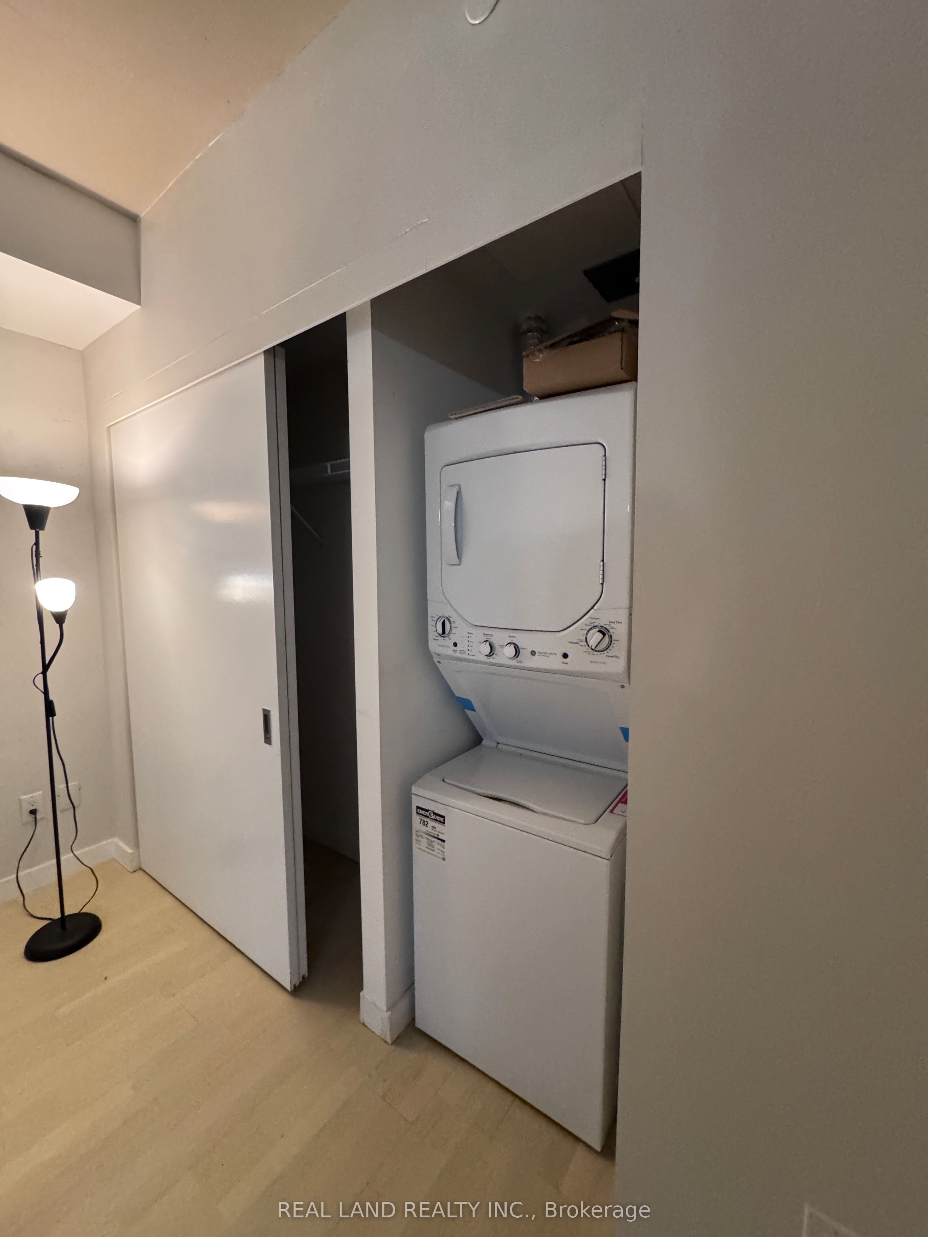 Additional image 6 of 303-246 Logan Avenue, Toronto, ON, M4M 0E9