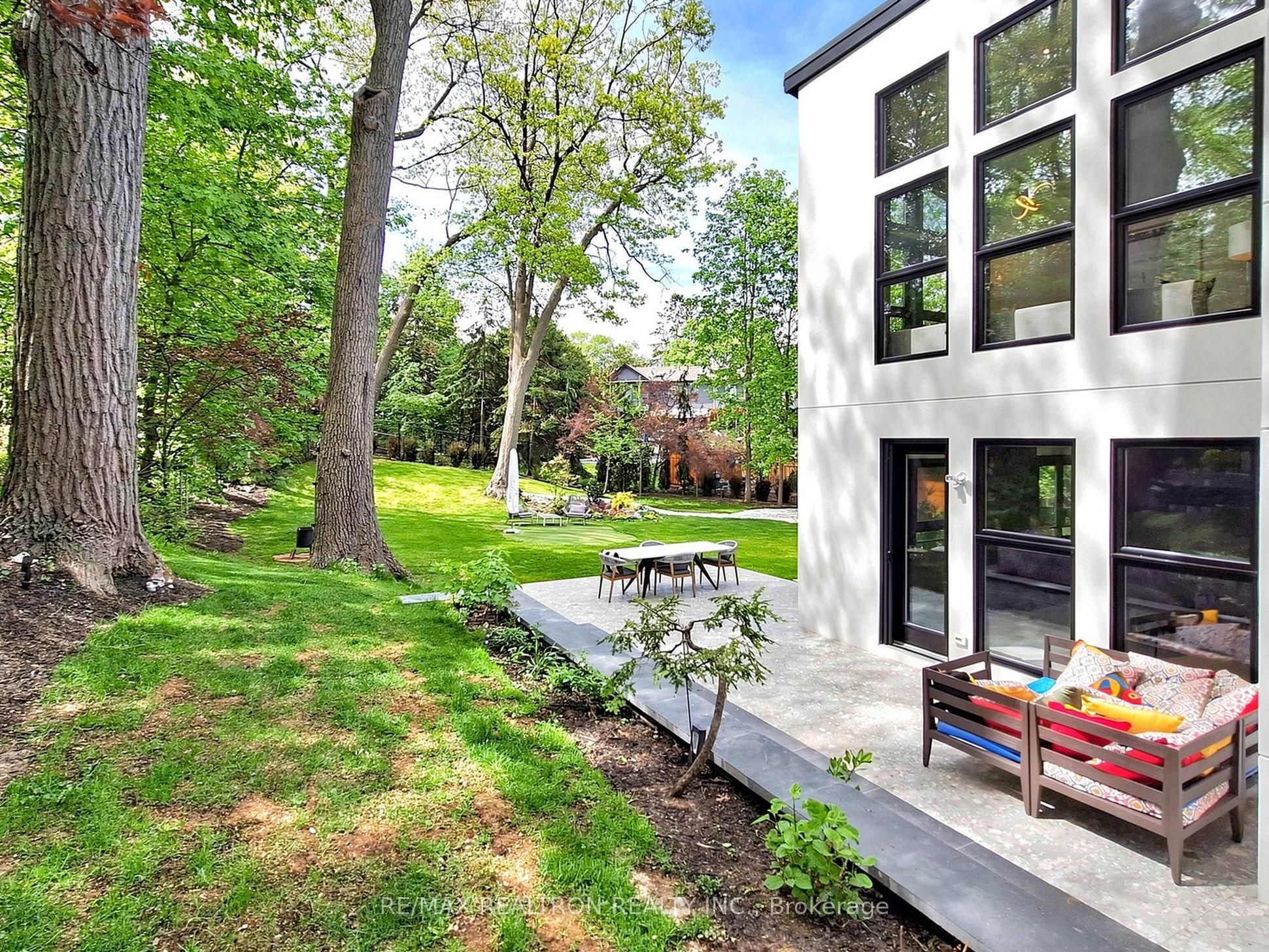 8 Breezewood Drive, Toronto, ON, M8Y 2C1 photo 3
