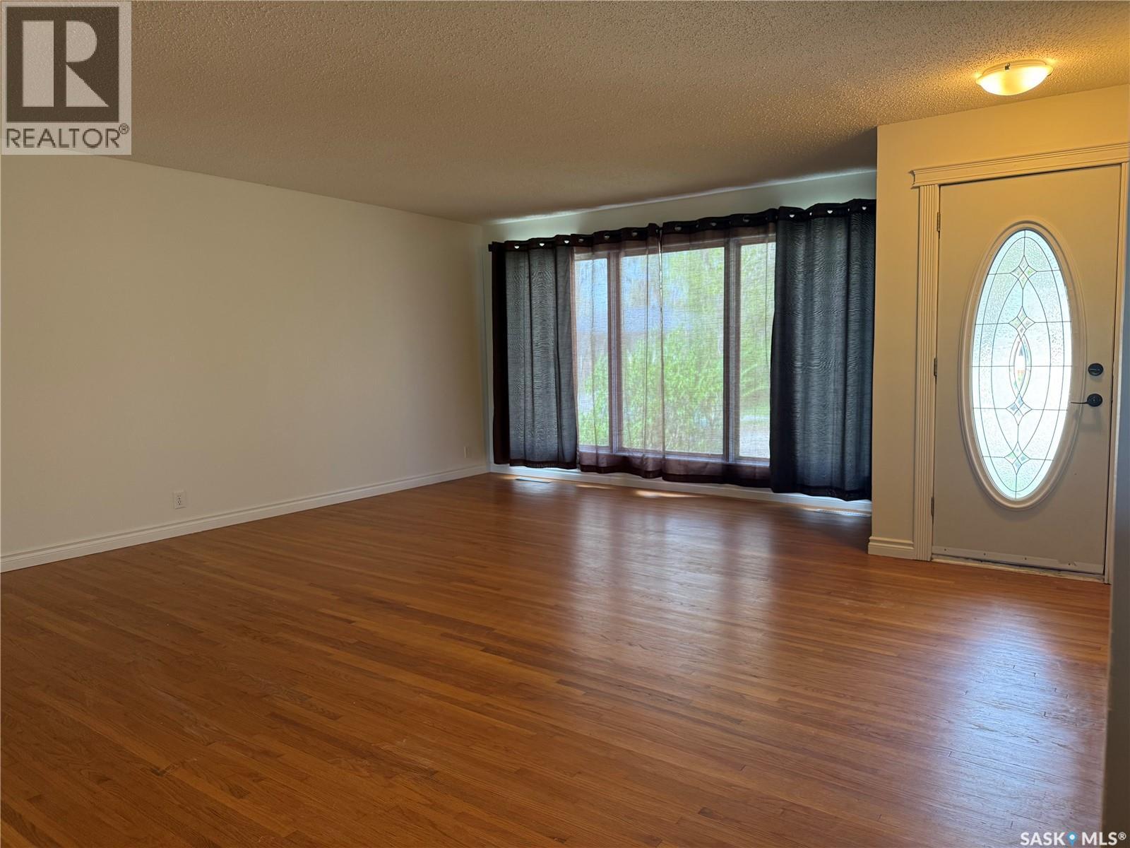 25 Calder Crescent, Regina, SK, S4S4A5 photo 2