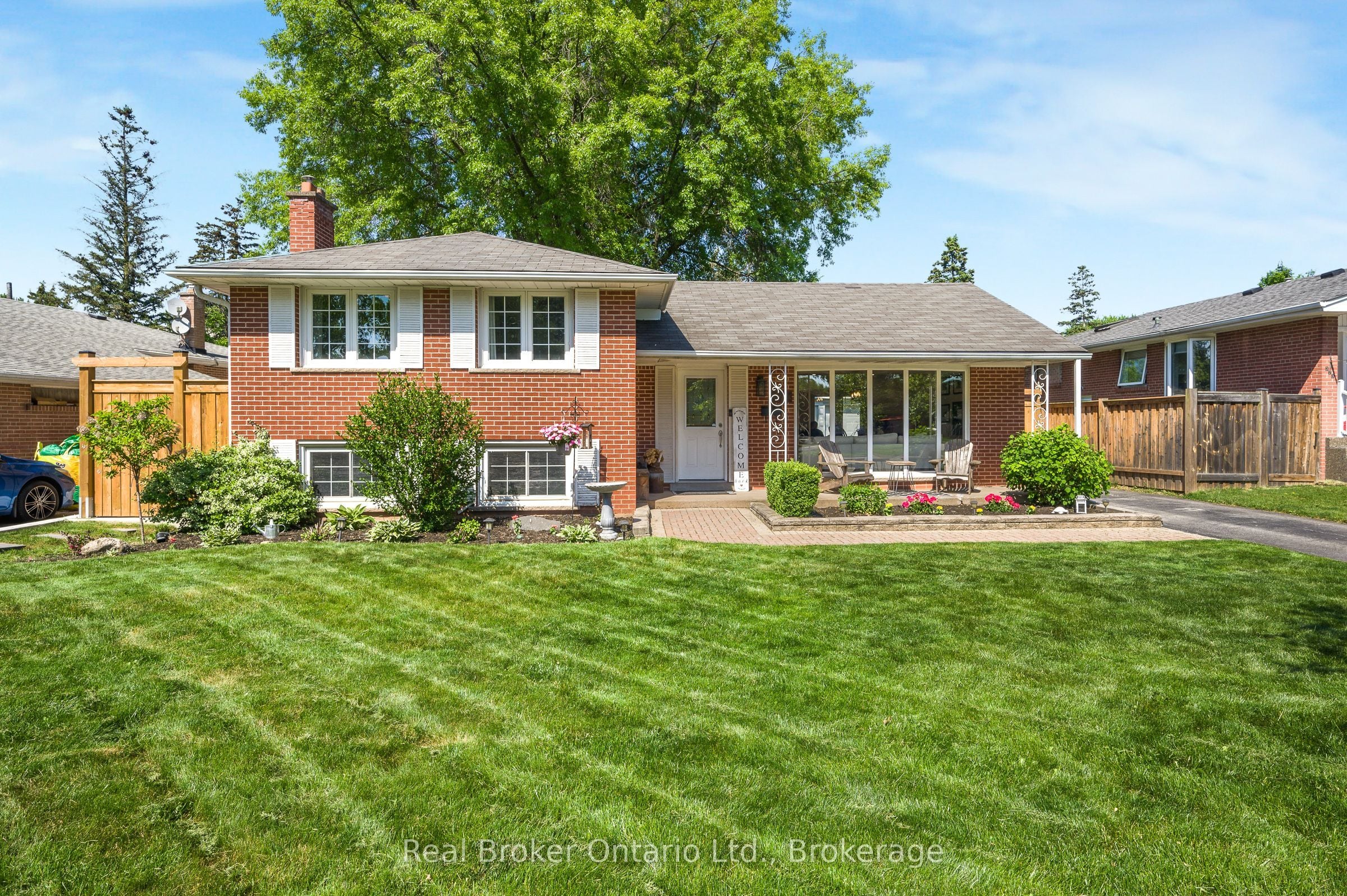 377 Duncombe Drive, Burlington, ON, L7L 4M2 photo 2